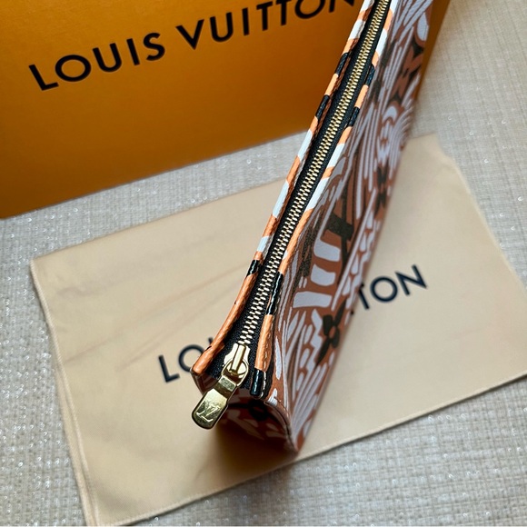 Louis Vuitton Monogram Giant Crafty Toiletry Pouch 26 NEW - Picture 5 of 9